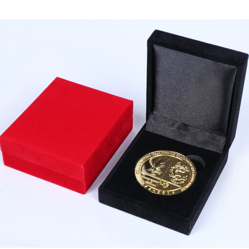 Cikk V-17 négyzet alakú műbőr papírdoboz 45 * 53 mm-es érmékhez, jelvényhöz, mandzsettagombokhoz, pénztárca-klipszhez stb. 68 * 80 * 30, súlya körülbelül 62 g