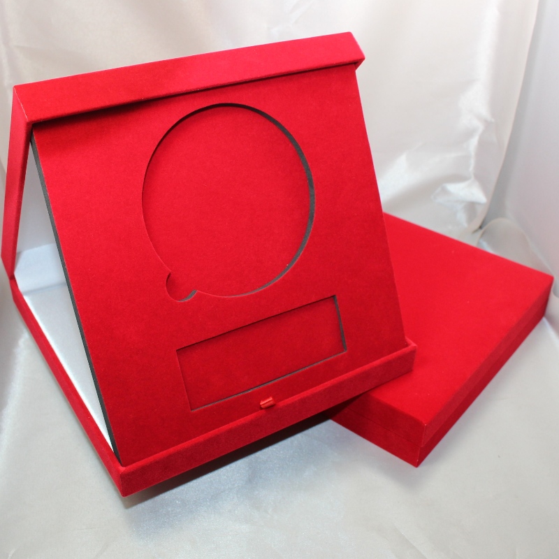 Tétel V-23L négyzet alakú flanelette box 150*150mm fiti érmékhez, érmekhez és jelvényekhez stb. mm.192*192*40, súlyzók körülbelül 335g