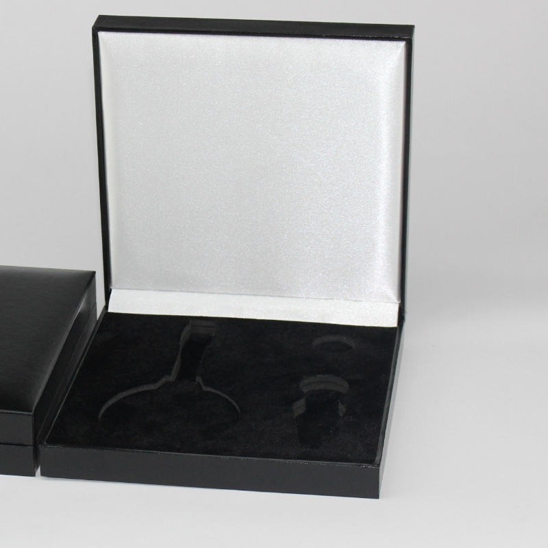 Tétel V-23 négyzetű PU bőrdoboz 120*120mm fiti érmék, érmek és jelvények stb. mm.160*160*38, súlya körülbelül 280g