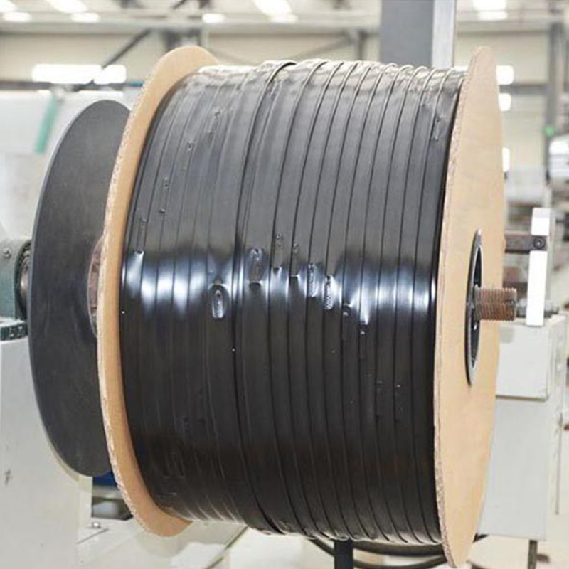 Helyezzen csepegtető öntözőszalagot