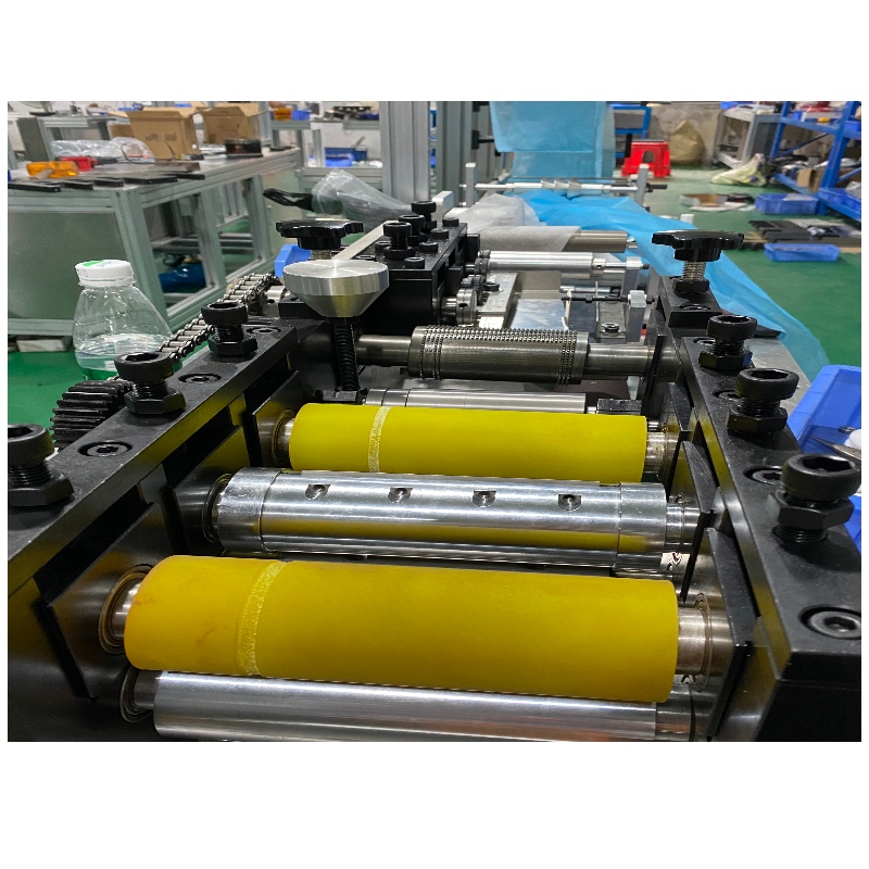 Eldobható álarcos gép