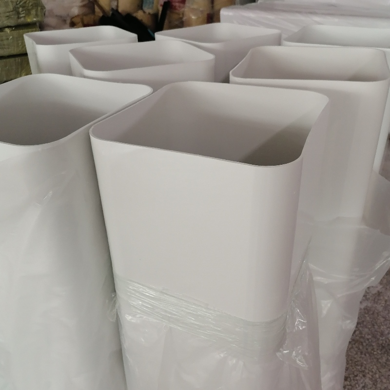 PVC négyzet alakú cső műanyag négyzet alakú cső egyedi közepes alakú háztartási készülék burkolatához