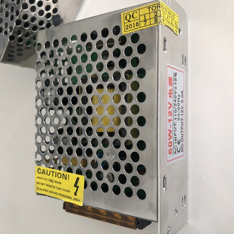 12V 2A 24W vízálló vezetéknél lévő sávkapcsoló áramerősség-állandó áramvezető