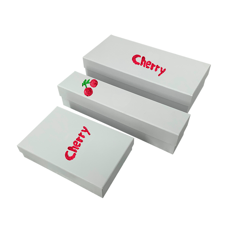 Doboz mini pezsgő és fényes esküvői boros dobozhoz