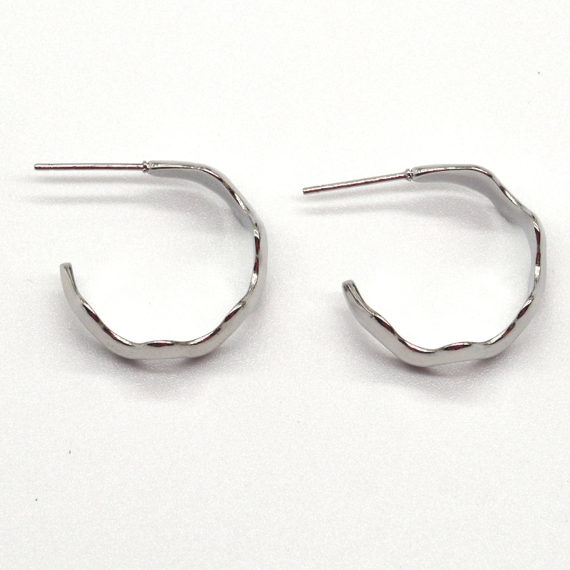 C alakú víz hullámos fülbevalók, női divat és elegáns fülbevalók, egyszerű, elegáns, alkalmi és sokoldalú ezüst fülbevalók. Kína Ruifanbao ékszerfeldolgozó gyár
