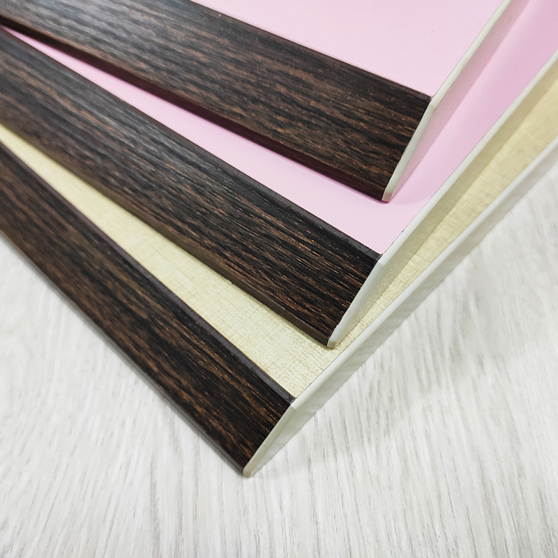 A kötés rögzítő... A ragasztószalag nyilvánvaló.