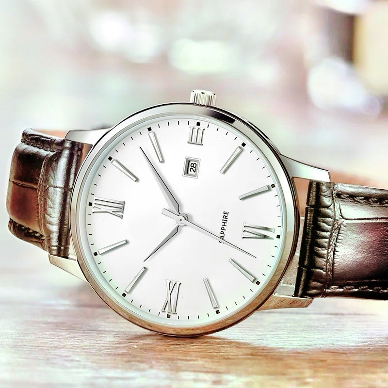 Egyszerű stílusú mechanikus óra...