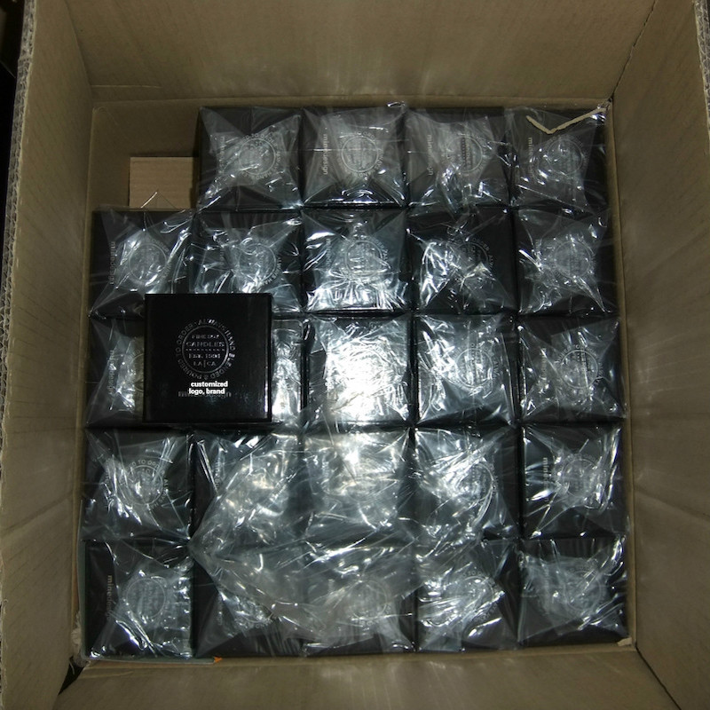 Gyertyák fekete papírdobozos csomagolási dobozai