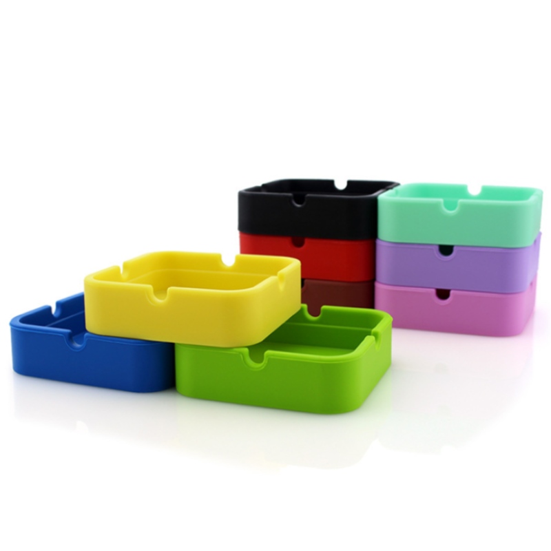 Kis négyzet alakú hamutartó