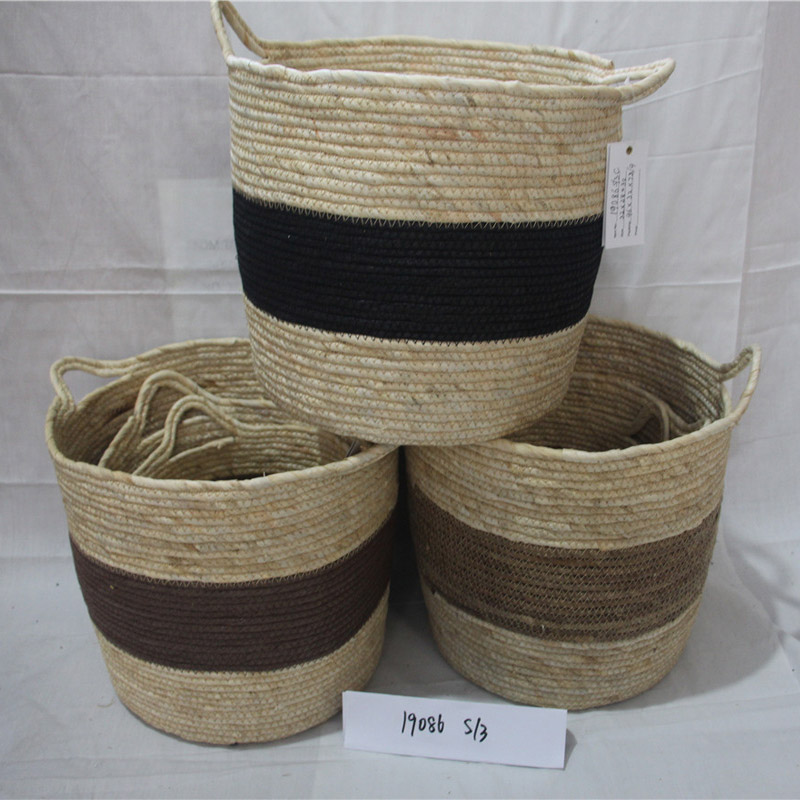 Bunkó fogantyúval, fából faragott tároló kosár