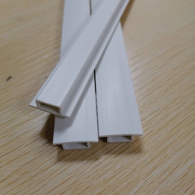 Egyedi PVC szalag PVC üreges, extrudált műanyag szalag építőanyaghoz