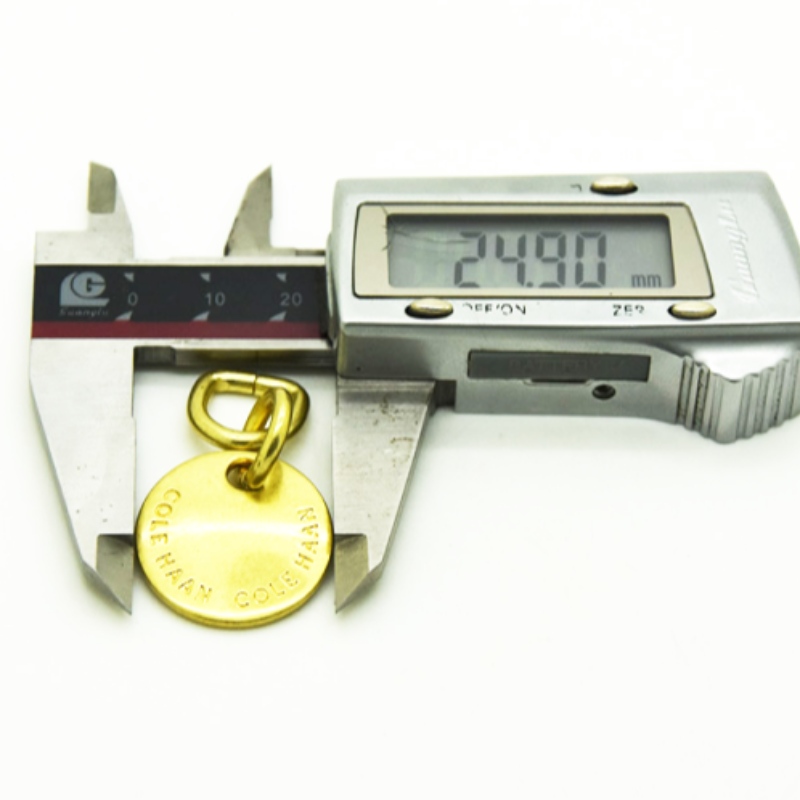 Rozsdamentes acél, sárgaréz, cink ötvözet.