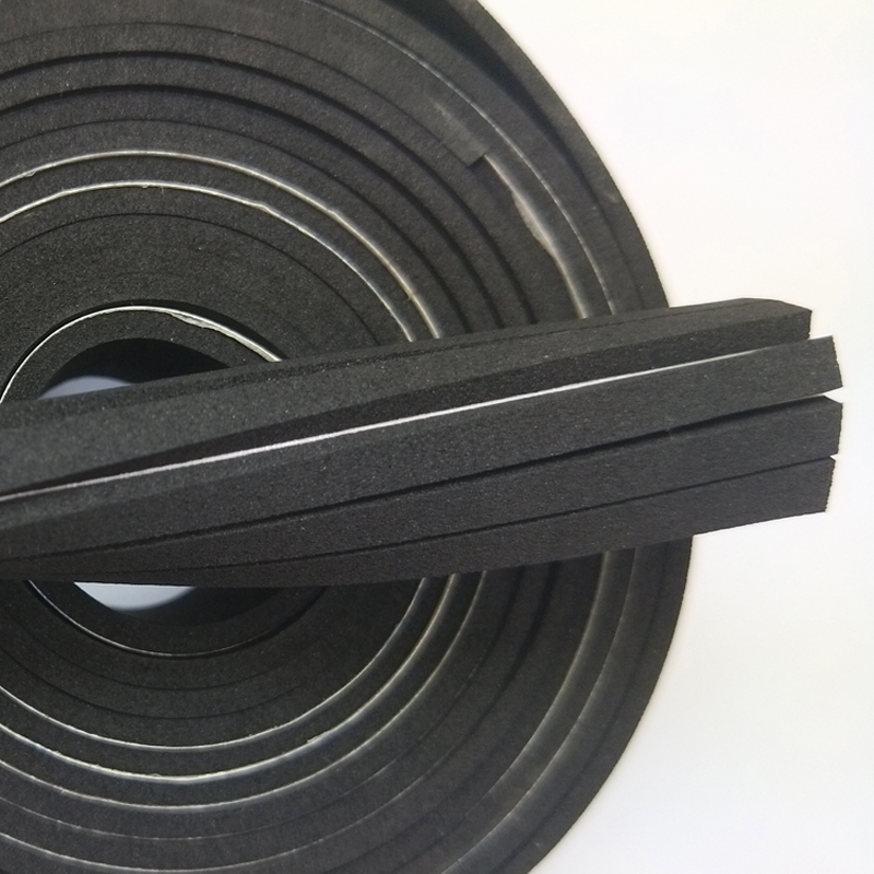 A gyár fekete EPDM habot, égésgátló ragasztóhabot szállít, a lengéscsillapító és a tömítő hab vágható