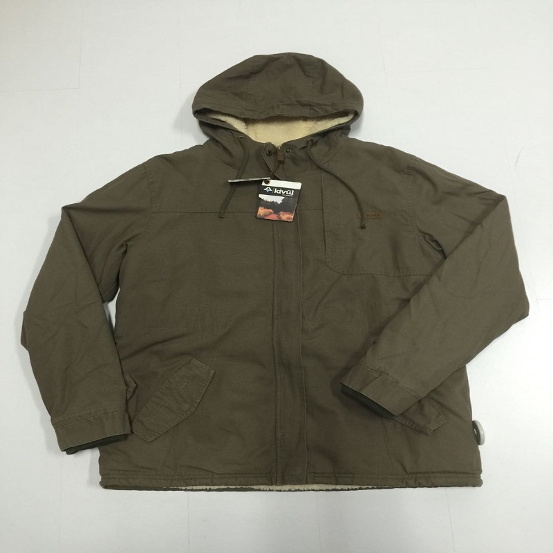 Jake-et párnázó férfiak