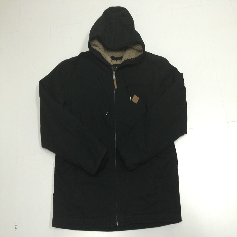 Jake-et párnázó férfiak