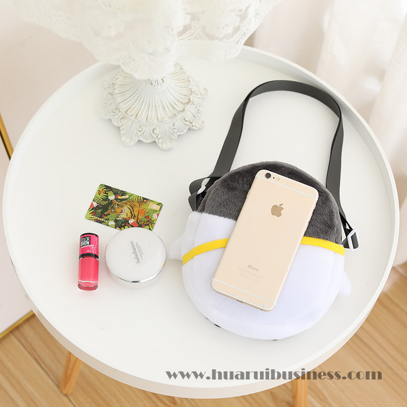 Lágy, kis pingvin válltáska.