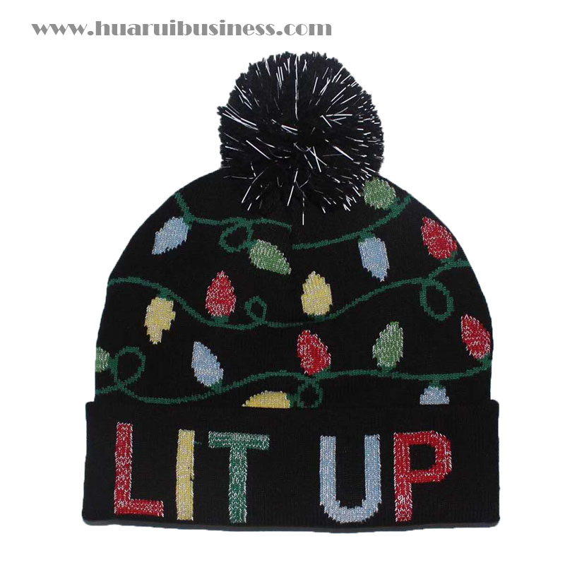 Acrilis kötött beanie, acrylic kötött sapka, tuque, téli sapka, megbilincselt beanie, megbilincselt sapkás sapka, levelekkel és levelekkel díszített sapka, pompompompoma-dekorral, pomcquard-val és tükröződő hat ással