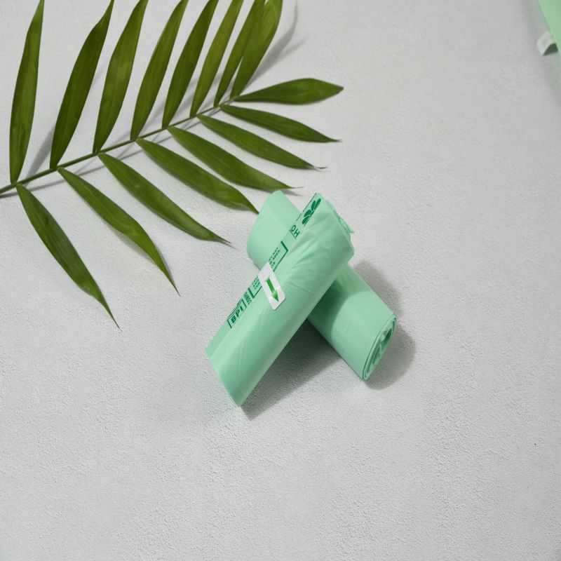 kukoricakeményítő alapú biológiailag lebontható 100%-os komposztáló szemeteszsákok tekercsben