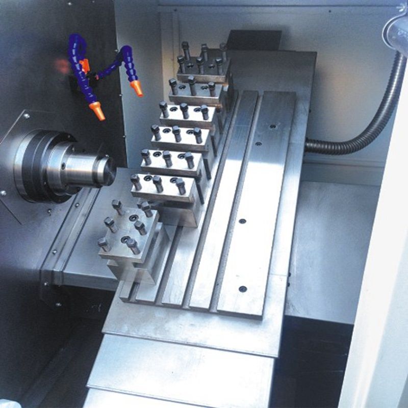 Hihetetlen CNC esztergagép a gyárban, tökéletes CNC munkafolyamat
