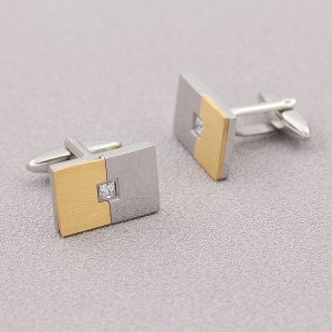 Rozsdamentes acélból gravírozható kéttónusú 18 K arany mandzsettagomb cirkónia kővel