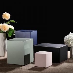 Fekete fém urnák emberi felhasználásra