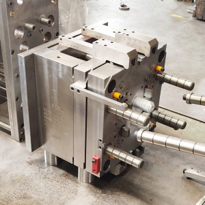 Gyártó Kína egyedi professzionális injekciós penész precíziós műanyag penész készítéséhez