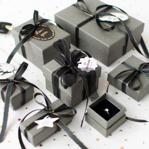 Egyedi kézzel készített kartonpapír ékszerek Csomagolás a függő számára