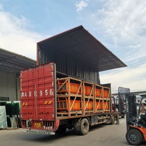 Könnyű, fényvisszaverő PVC műanyag barikádsorompó forgalmi útzár kerítés