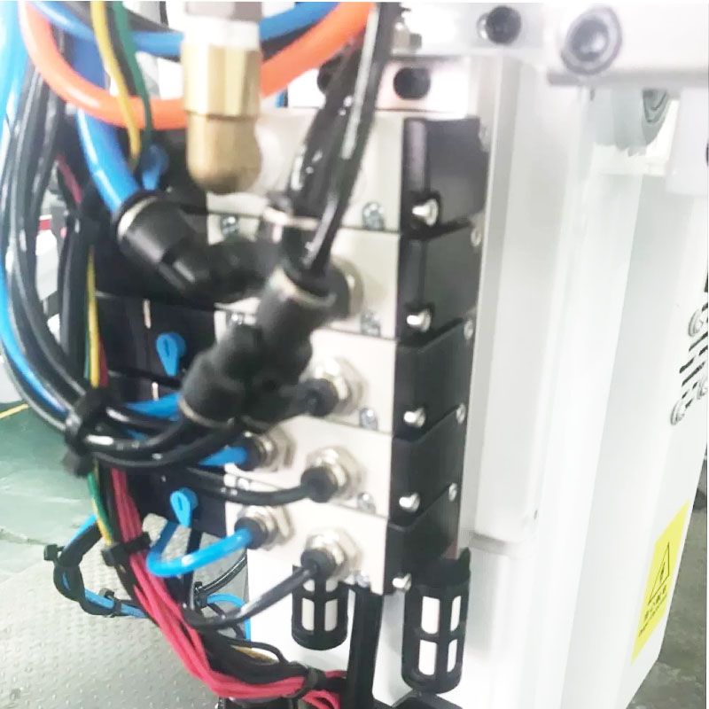 Automatikus ferde kar manipulátor fröccsöntő gép Visszatartozik a forgó egy kar manipulátor gépnagy sebességgel