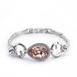 Az osztrák kristály szív alakú karkötő