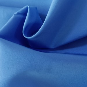 Újrahasznosított színezett ruhát