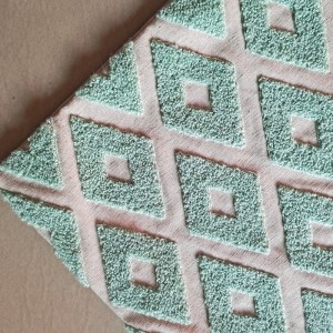 Újrahasznosított plüss ruhával