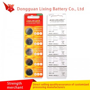 Akkumulátorgyártó speciális akkumulátora a kis zseblámpához CR2032 3.0V gomb Az akkumulátor hegesztési láb feldolgozása kombináció