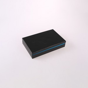 Fekete doboz logóval