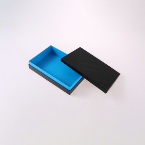 Fekete doboz logóval