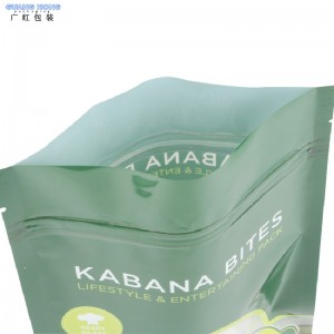 Zipper felállt tasakkal