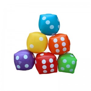 Egyedi gyártmányú felfújható kockanagy felrobbantási kocka, medence party dekoráció