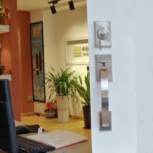 8001nagy teherbírású bejárati ajtó fogaskapu egyhengeres holtpont és karfogantyú dörzsölt bronz kivitelben