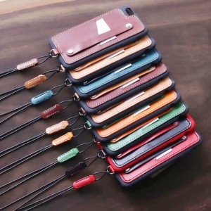 Ez alkalmas az iphone8 mobiltelefon védő bőr tok. Felső borjúbőrből készült. A bőr tokot egy kézi pánttal tervezték. Az importált tpu + pc kettő egy puha gumi tok leesés és karcolás elleni