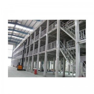 Acélplatform és lépcsők