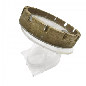 Fedjük le az üveg szegélyező kerékét