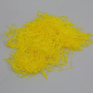 Sárga töltelék ráncos aprított papír