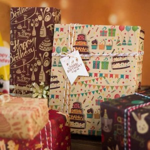 Csomagolópapírnyomtatott szöveti papír születésnapi egyedi logóranyomtatott 60G/70g/80g/90g/100g csomagolópapír ajándékcsomag Multicolor ajándékpapír chirstmas csomagolópapír Kraft papír