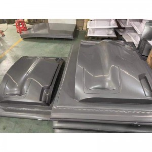 Vezetőnélküli autó műanyag héj.