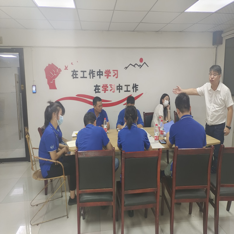 A menedzsment export útmutatásra és képzésre érkezik cégünkbe