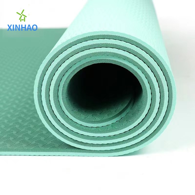 Környezetvédelem kettős rétegű kétszínű testreszabható (4/6/8mm) tpe jóga szőnyegnagykereskedelem, jóga, fitnesz, pilates számára alkalmas