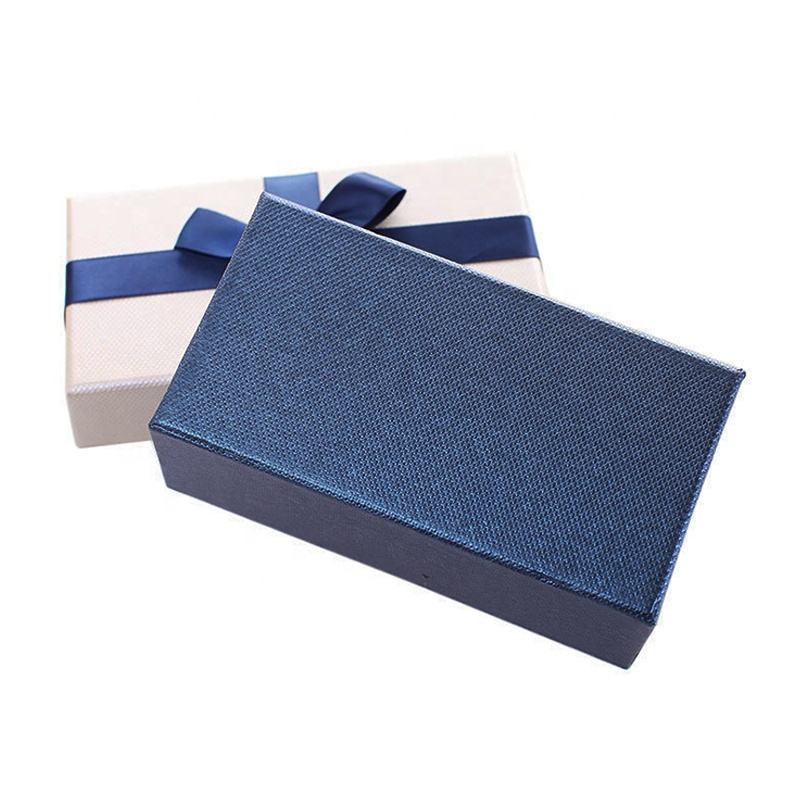 Klasszikus luxus újrahasznosított papír ajándékdoboz csomagolás egyedi dizájn