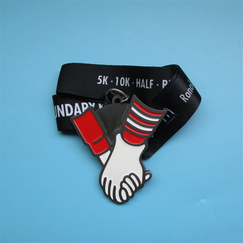 A triatlon érmek megtervezik a saját sportötvözet -érmet szalaggal