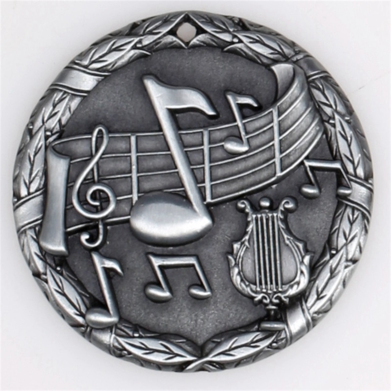 Újraelhetően újrafeldolgozható fémérmet tartalmaz