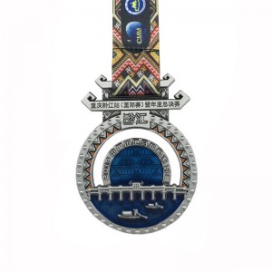 Kiváló minőségű, egyedi fémes futóérmes érmet a maratoni sporteseményhez puha zománcérmek